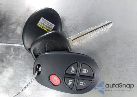 2016 Toyota Sienna Le 8 Passenger z USA, uszkodzony, nr VIN 5TDKK3DC2GS753125